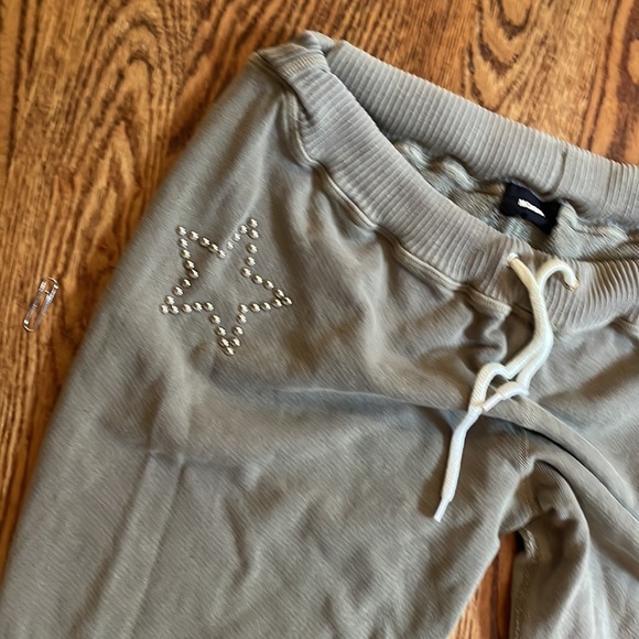 Monrow Womens Joggers size medium - Picture 2 of 5